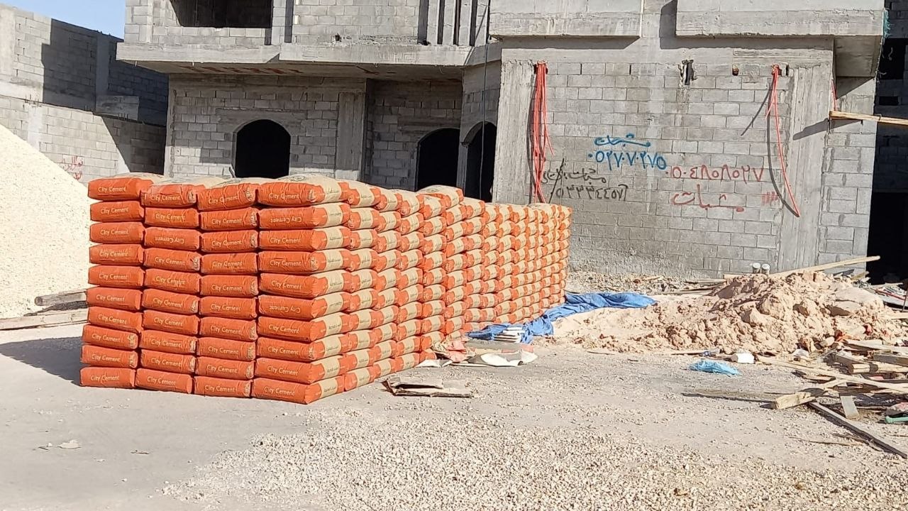  أسمنت في موقع البناء 