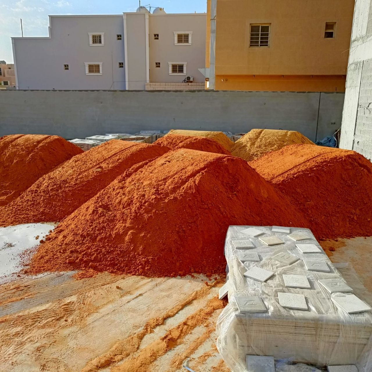  رمل أحمر وأبيض 