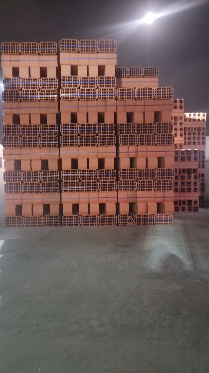  طابوق أحمر بجميع المقاسات 